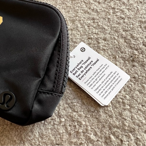 LULULEMON HAWAII EXCLUSIVE EVERYWHERE BELT BAG! ✨ - Picture 3 of 4